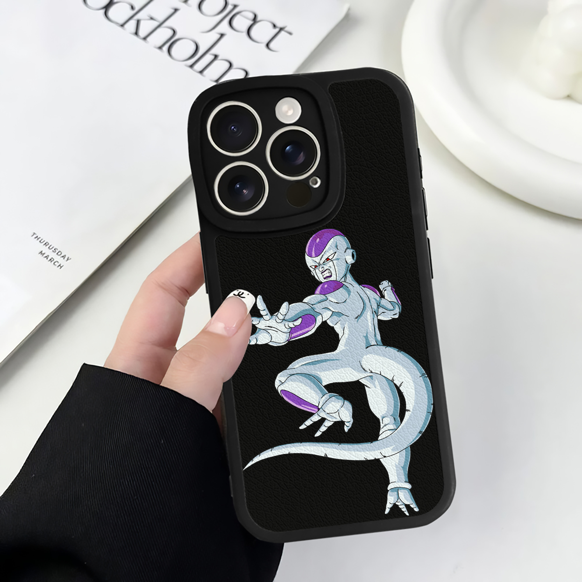 （画像用） ドラゴンボール フリーザ DRAGON BALL Frieza 【iPhone 16シリーズ対応】シリコンスマホケース（レザー調） 材質：シリコン